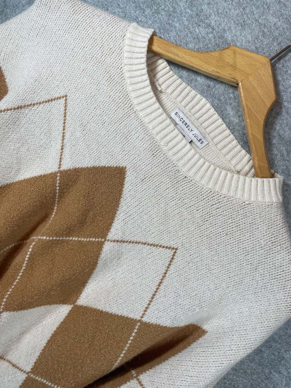 Sincerely Jules Argyle Sweater Cream Brown Size M